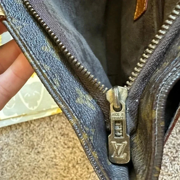 Louis Vuitton large should tote bag - Picture 8 of 16